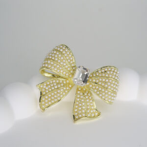 Broche in Strikvorm met Parels